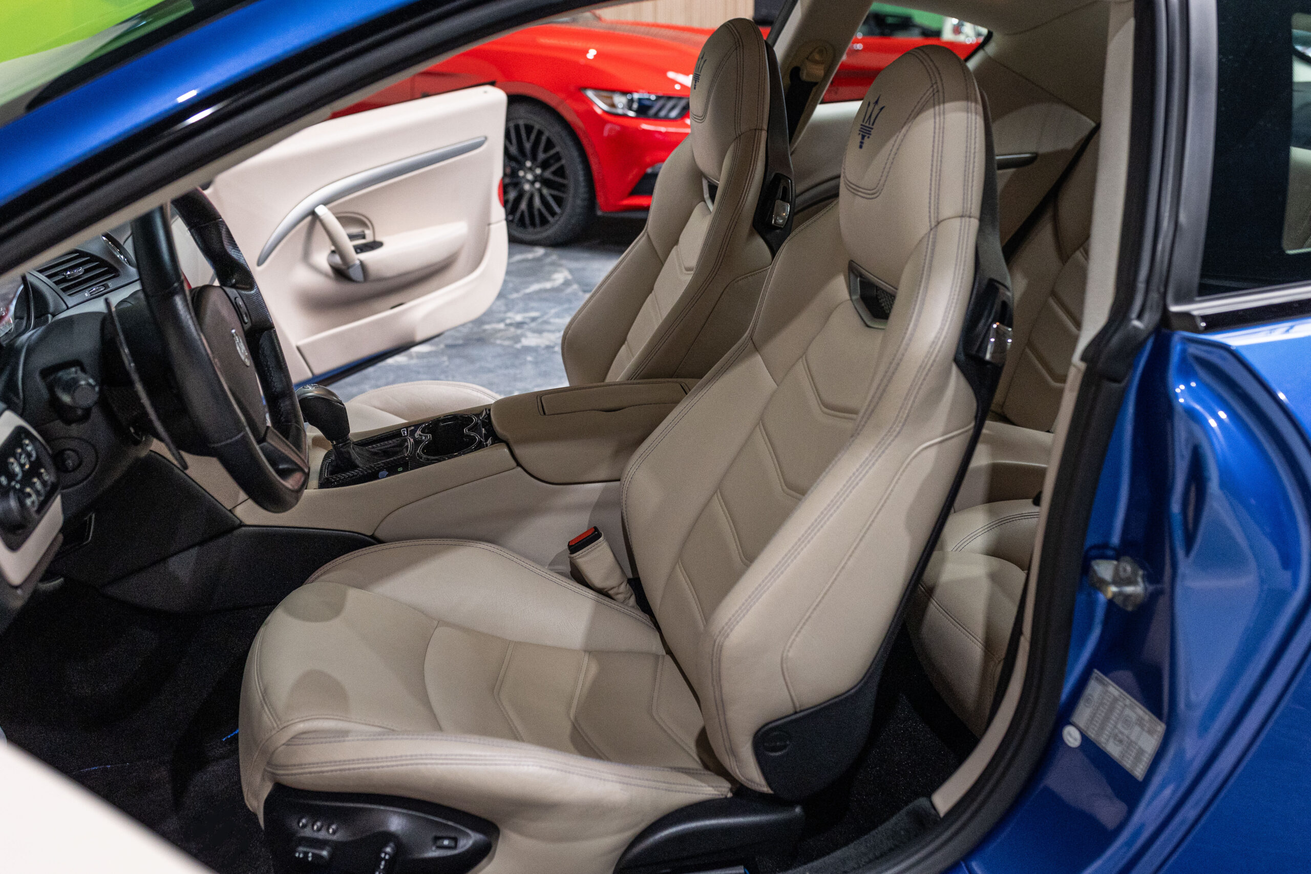 Maserati GranTurismo Interieur gauche retouchée